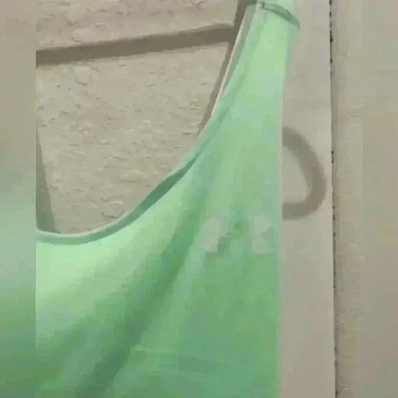 NWT UNDER ARMOUR in pretty mint green Strappy tank top Sz L - Picture 2 of 5